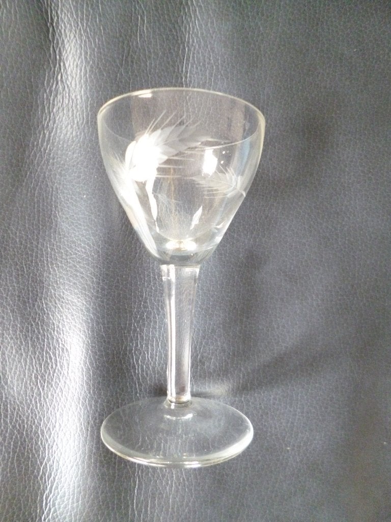 Puntgaaf geslepen wijnglas  met korenaren, Ophalen of Verzenden
