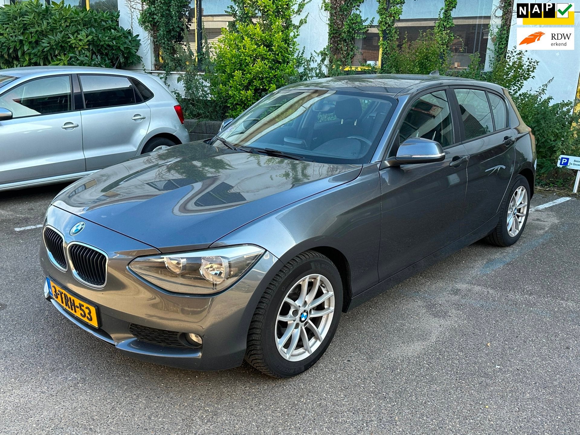 BMW 1-serie 116i Business/ Automaat/ Airco/ Camera, Auto's, Gebruikt, 4 cilinders, Origineel Nederlands, 5 stoelen