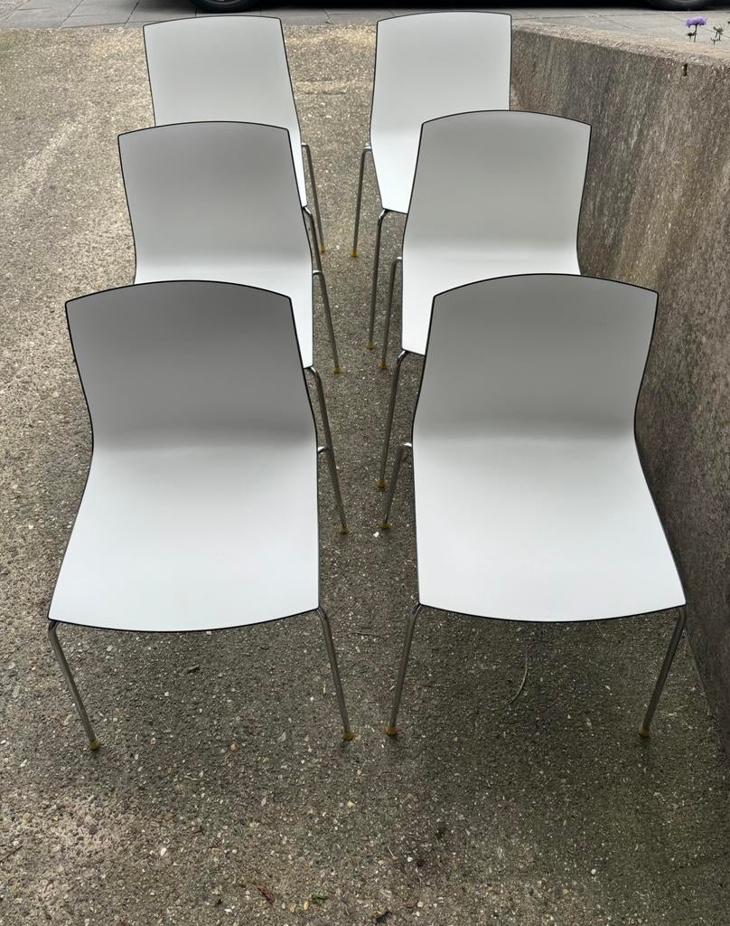 Arper catifa 46 stoelen 6 stuks zwart / wit, Huis en Inrichting, Ophalen, Kunststof, Gebruikt, Wit