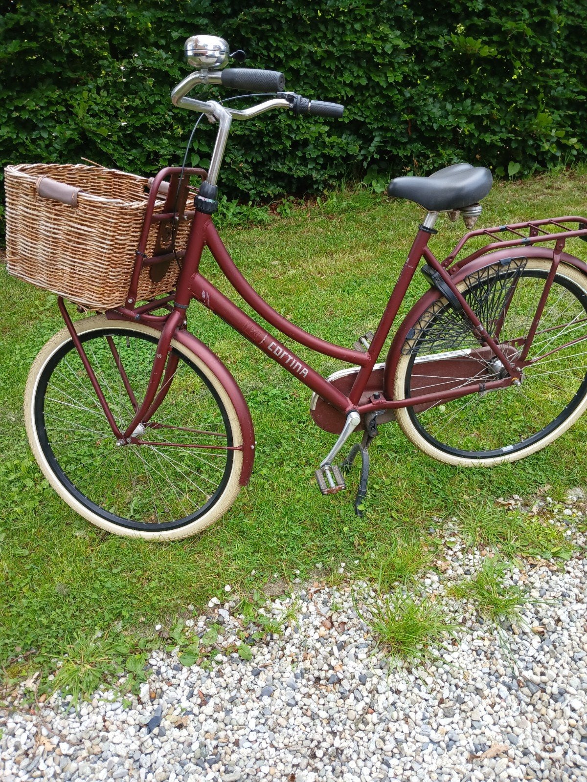 Cortina fiets met mand - nog in zeer goede staat, Fietsen en Brommers, Fietsen | Dames | Damesfietsen, Terugtraprem, (Extra) lage instap