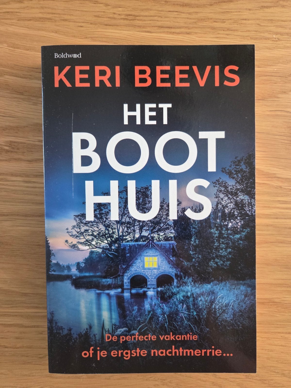 Het Boothuis - Keri Beevis (Thriller), Ophalen of Verzenden, Zo goed als nieuw, Keri Beevis