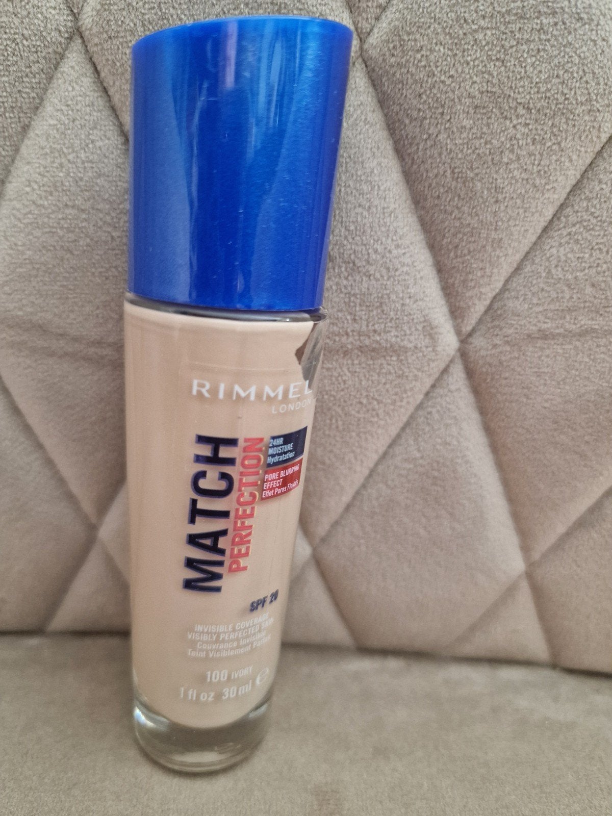 Nieuwe rimmel foundation, Ophalen of Verzenden, Nieuw, Beige, Gehele gezicht