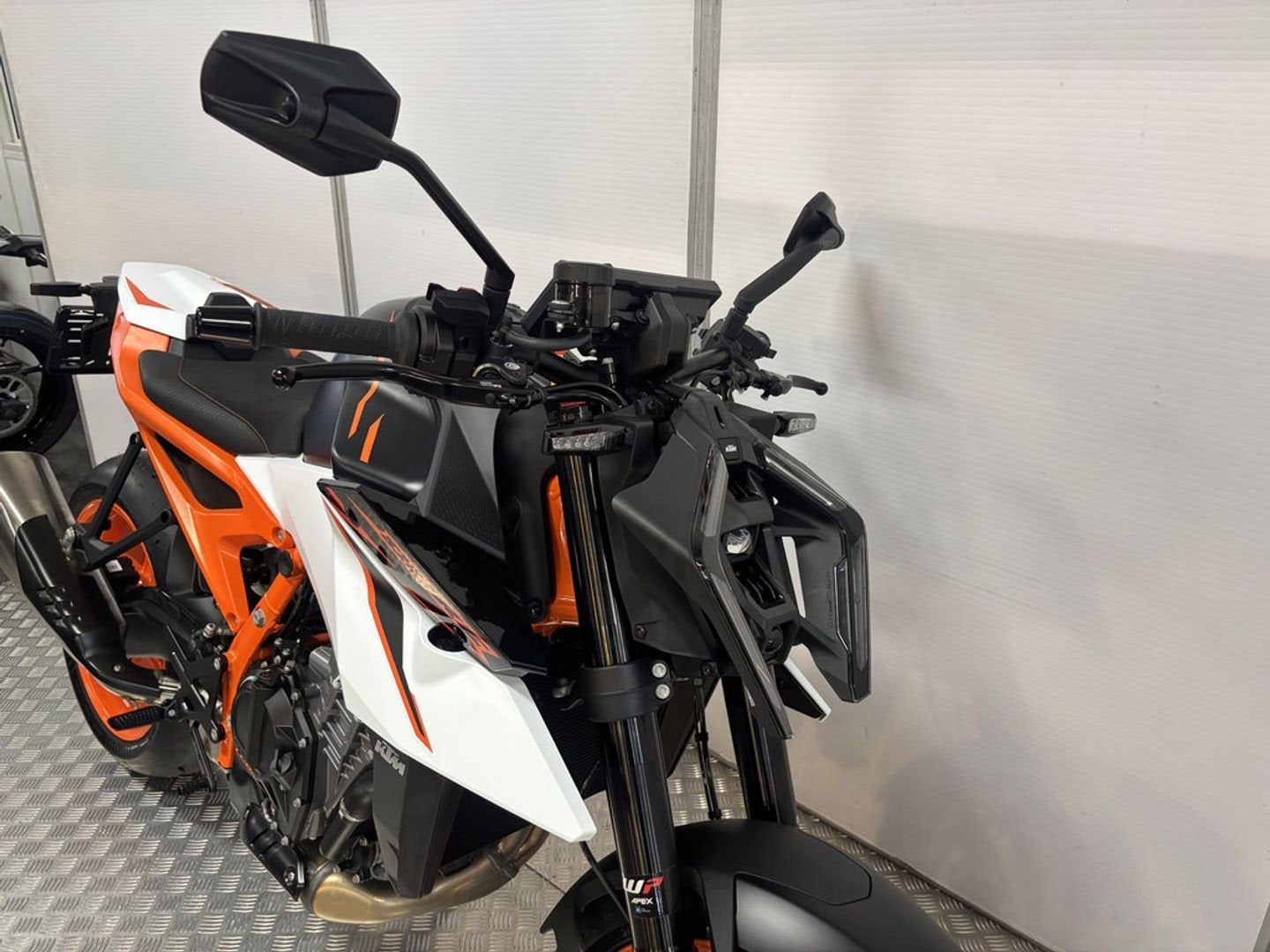 KTM 990 Duke R (bj 2025 model 2026), Motoren, 2 cilinders, KTM, Motorrijbewijs A, Bedrijf