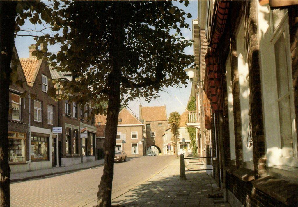 Woudrichem, Kerkstraat - ongelopen, Verzamelen, Ansichtkaarten | Nederland, Ophalen of Verzenden, Voor 1920, Ongelopen, Noord-Brabant
