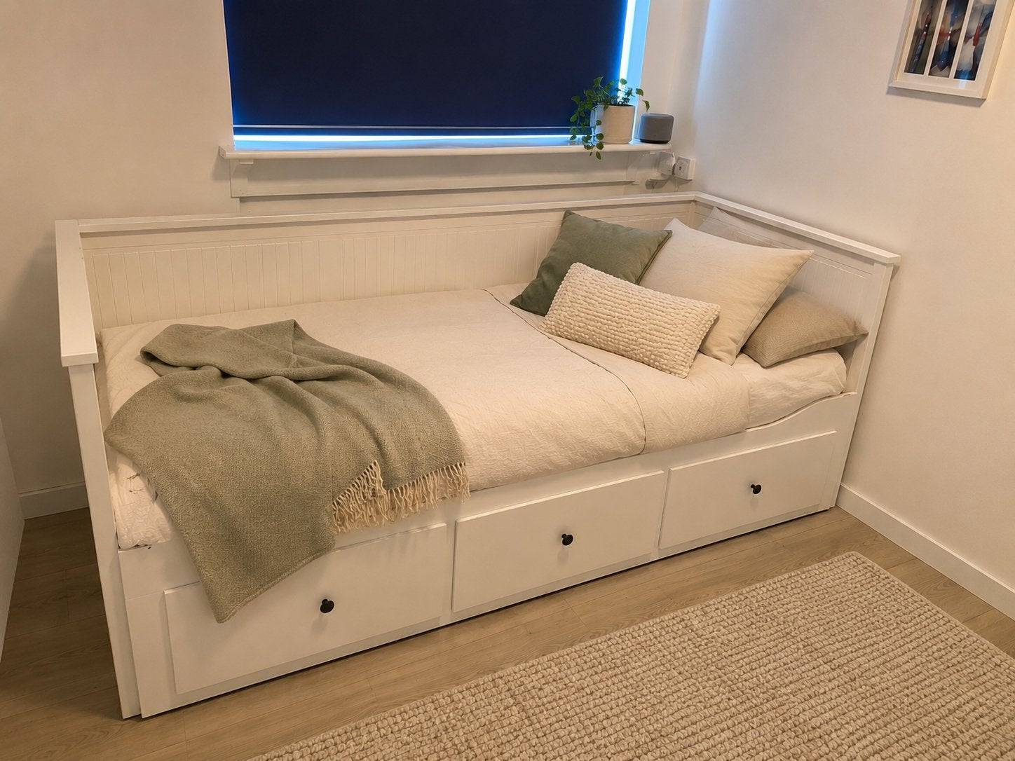 Wit uitschuifbaar bed met 3 opberglades