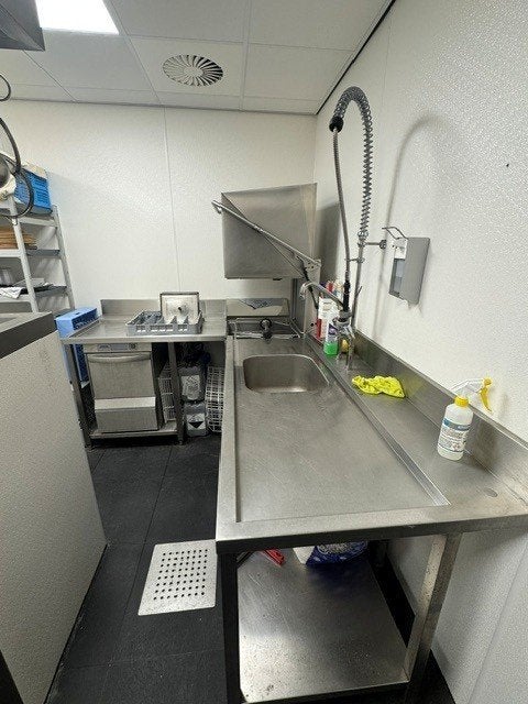 Rhima / Metos doorschuifvaatwasmachine + invoer/uitvoertafel, Ophalen, Gebruikt, Reinigen