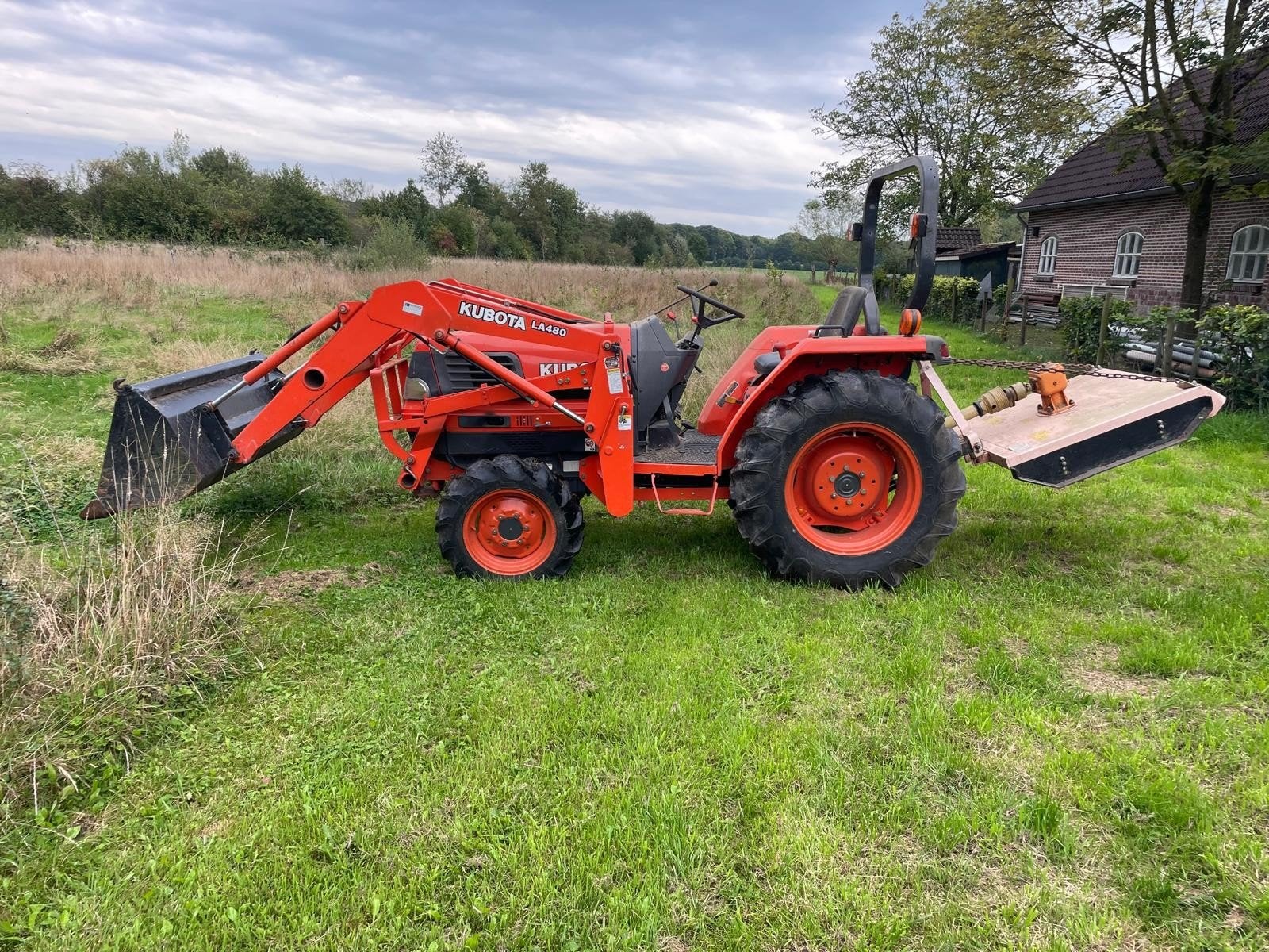 Kubota L2900 compact tractor met voorlader met machines, Zakelijke goederen, Agrarisch | Tractoren, Overige merken, Gebruikt, Tot 2500