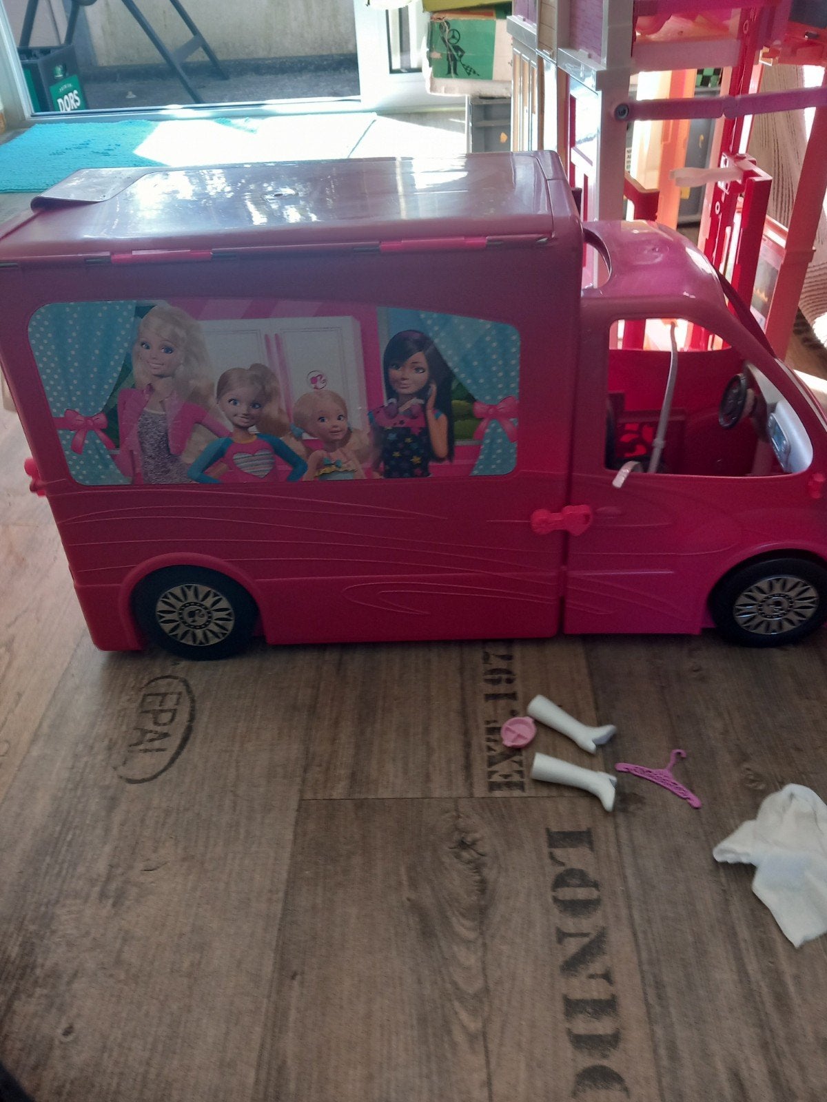 Barbie Camper met bed, mist 1 hoofdkussen, Ophalen of Verzenden, Gebruikt