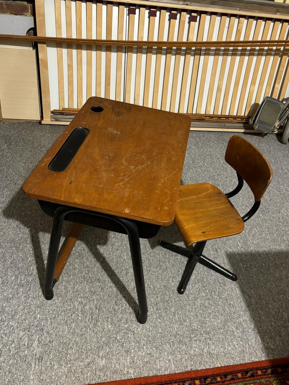 Antiek schoolbankje met stoel de tafel is 61 bij 43 CM hoogt, Ophalen, Gebruikt, Tafel(s) en Stoel(en)