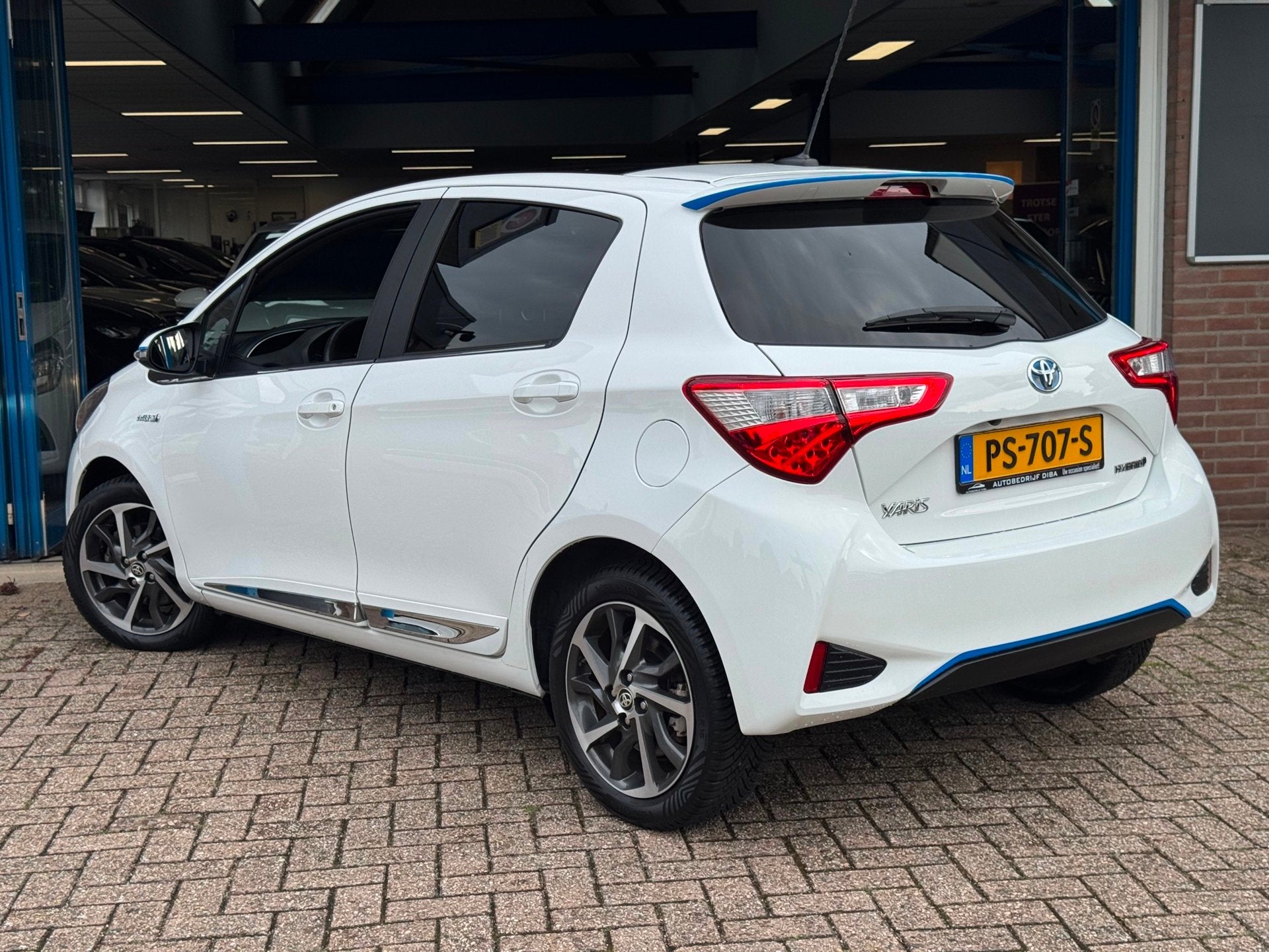 Toyota Yaris 1.5 Hybrid Premium 2017 AUT NAVI CLIMA APK NAP!, Auto's, Dealer onderhouden, Gebruikt, 4 cilinders, Origineel Nederlands