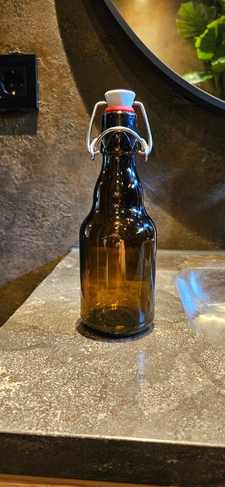 Lege beugelflessen 0.33 Liter in krat. Ideaal voor zelfbrouw, Huis en Inrichting, Woonaccessoires | Kisten, Ophalen, Minder dan 50 cm