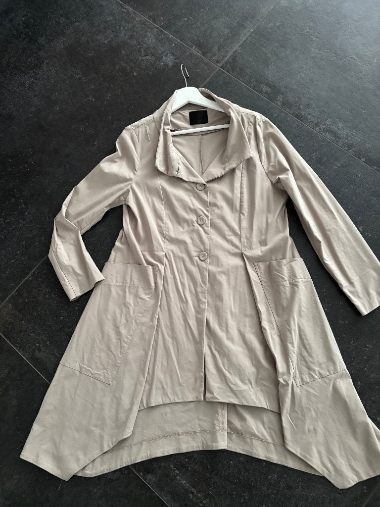 Jurerê asymmetrische blazer maat M (40/42) beige, Verzenden, Beige, Maat 42/44 (L), 10days
