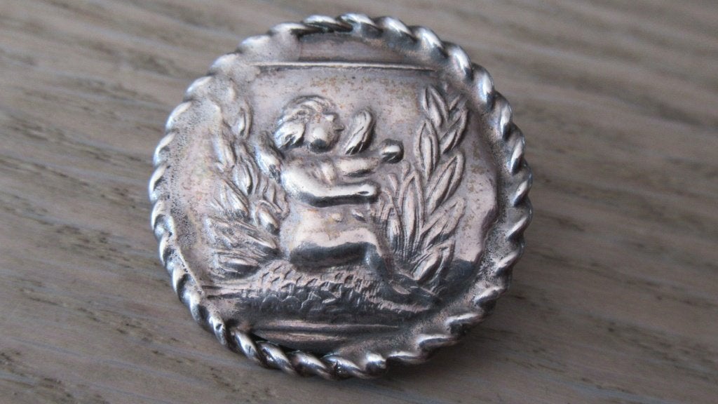 Zilveren knoop 19/e eeuw afb gevleugelde engel  /vondst, Ophalen of Verzenden, Zilver