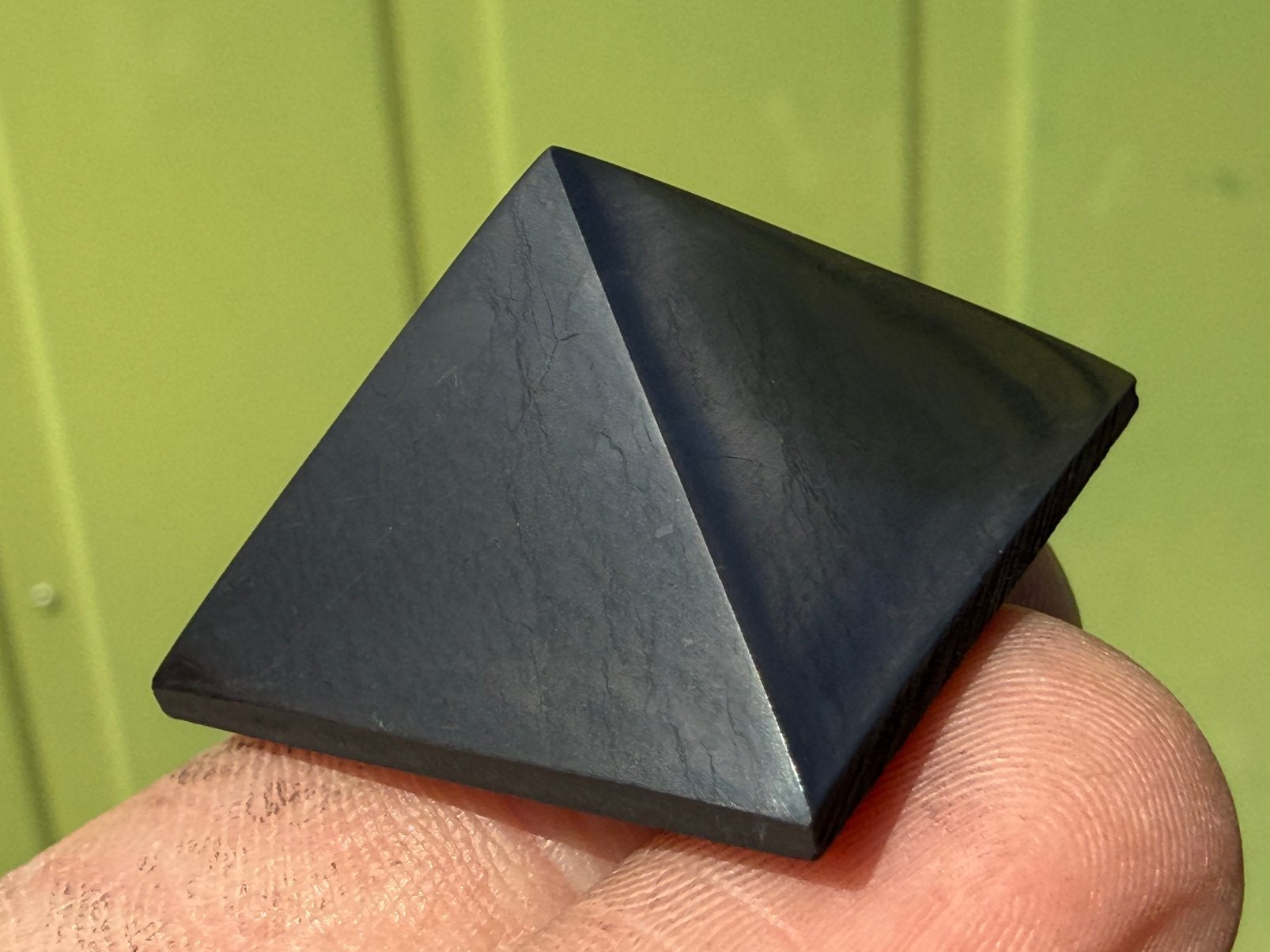 Shungiet pyramide Shungite mineralen, Ophalen of Verzenden, Mineraal