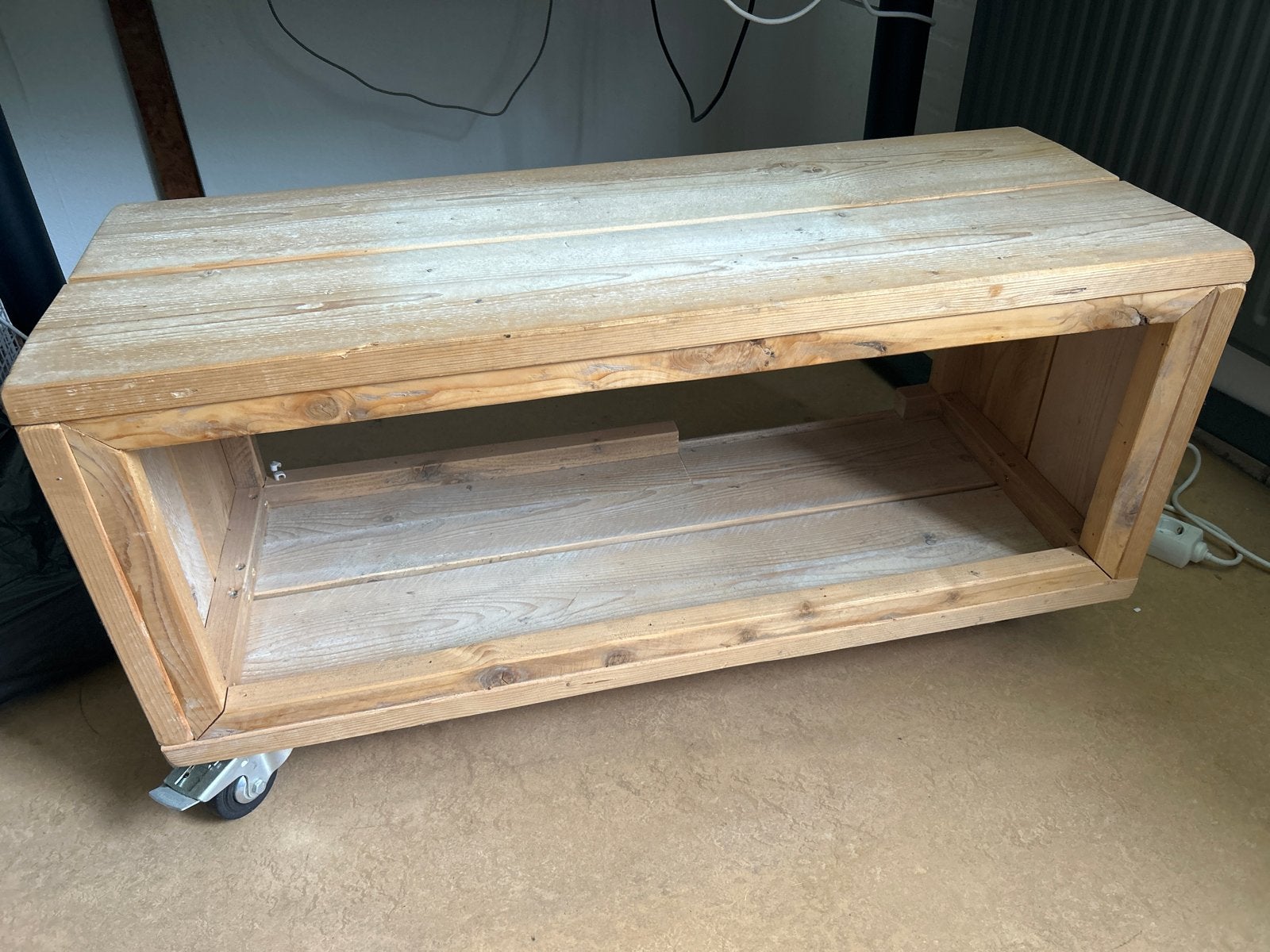 Houten tv-meubel op wielen, Ophalen, Gebruikt, 50 tot 100 cm, Minder dan 100 cm