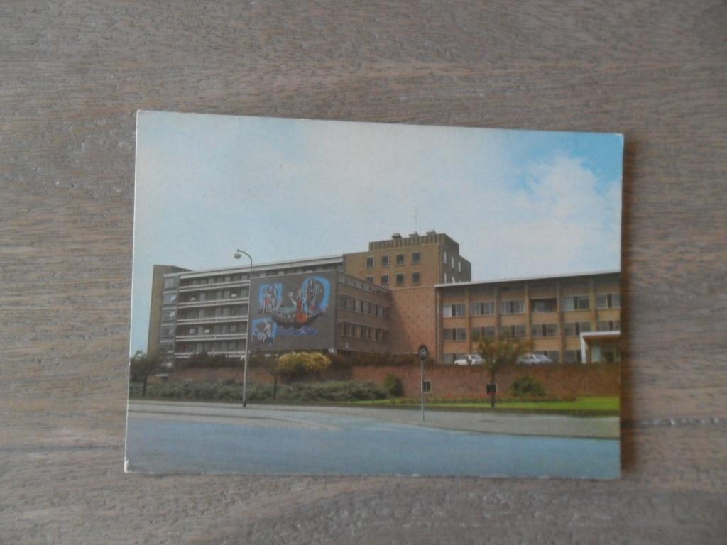 Tegelen, st. Willibrord ziekenhuis/auto 1975, Verzamelen, Ansichtkaarten | Nederland, Verzenden, 1960 tot 1980, Gelopen, Noord-Brabant