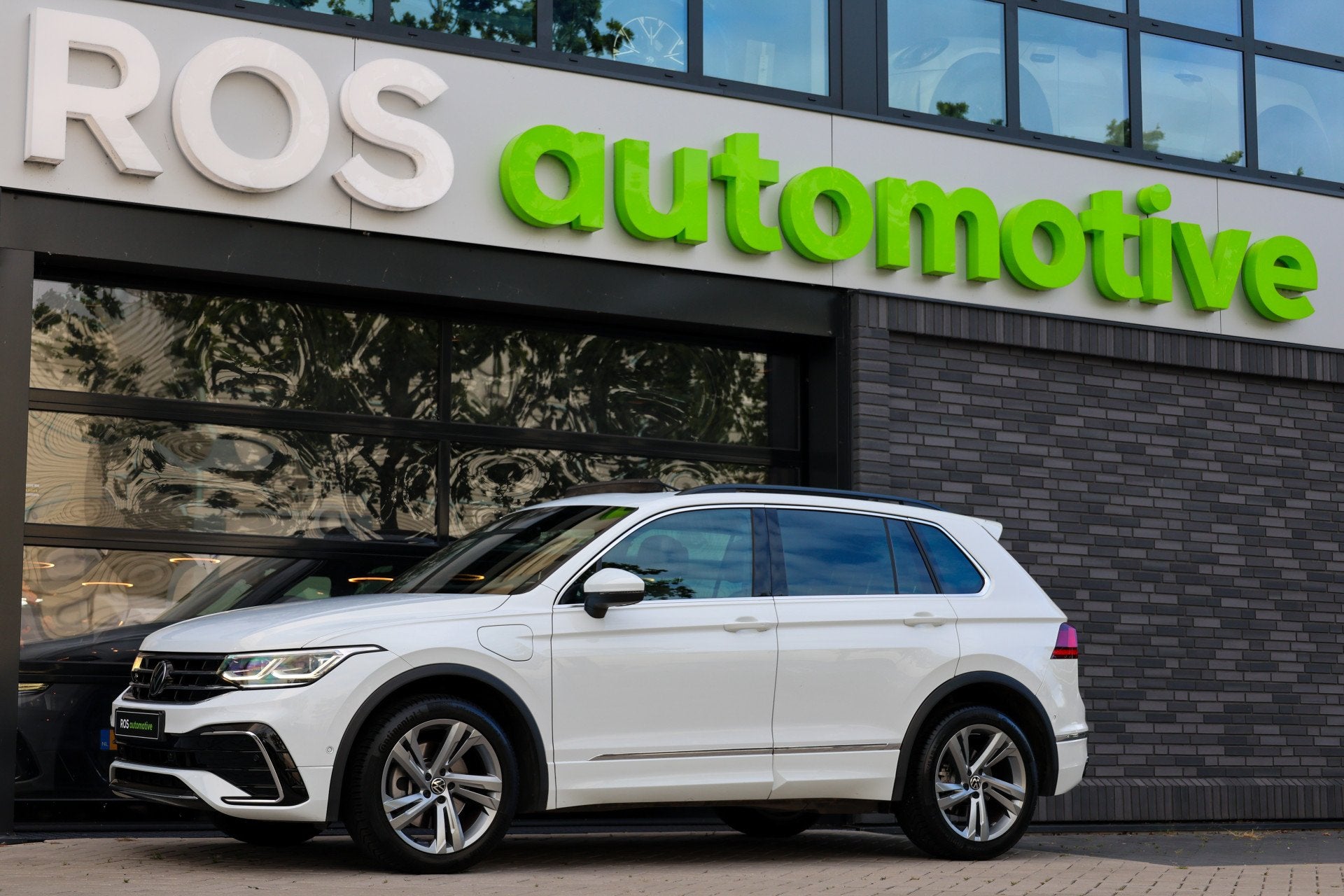Volkswagen Tiguan 1.4 TSI eHybrid R-Line Business | BTW | PA, 1716 kg, 4 cilinders, Wit, Hybride Elektrisch/Benzine