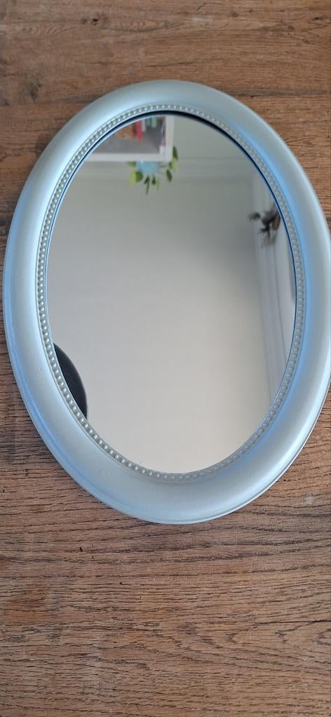 Saliegroene spiegel met leuke details en mooie kwaliteit, Huis en Inrichting, Woonaccessoires | Spiegels, Minder dan 50 cm, Gebruikt