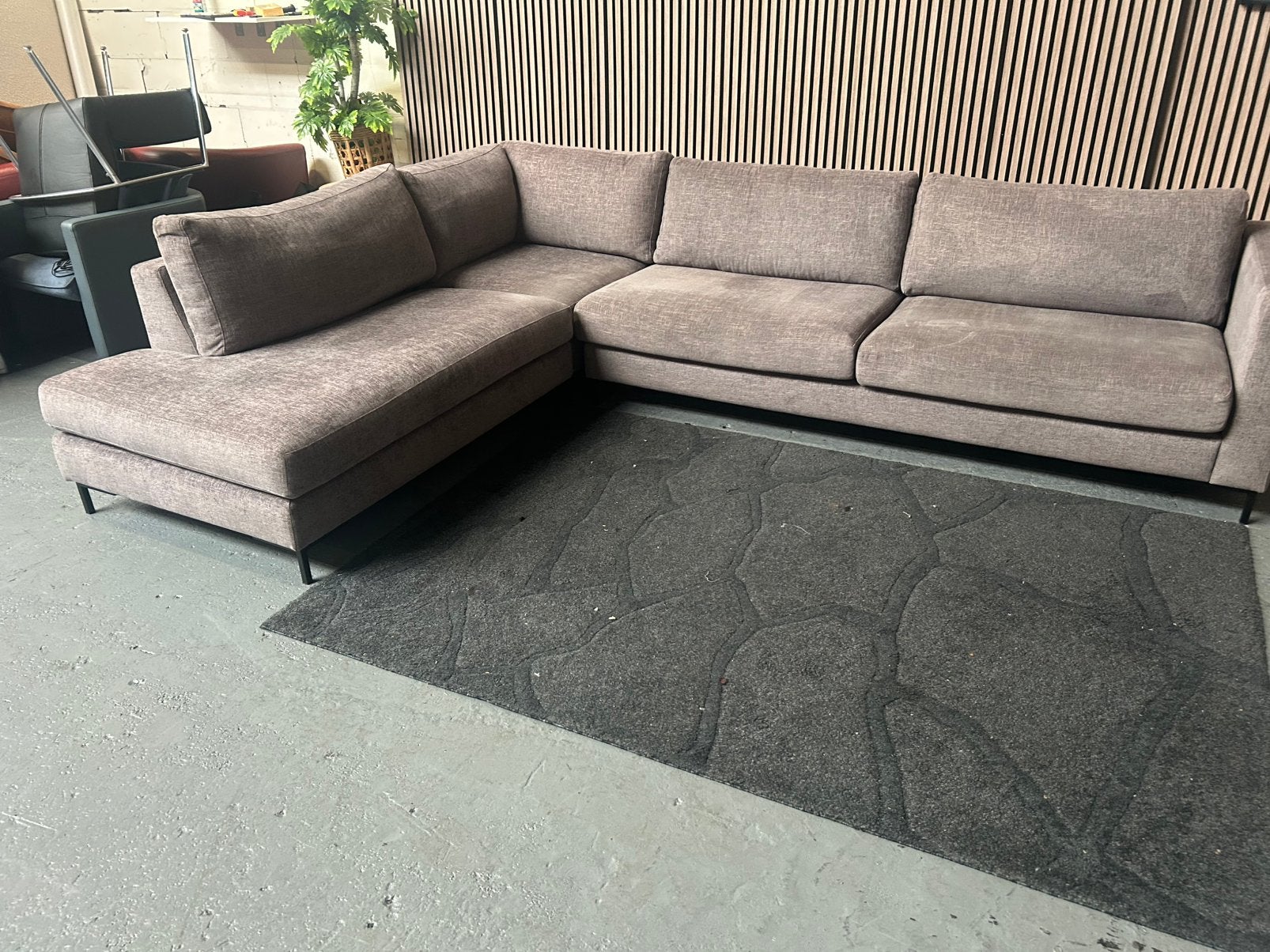 GRATIS LEVERING Hoekbank Stof Bruin 325X240 GEREINIGD, Hoekbank, 300 cm of meer, Ophalen of Verzenden, Zo goed als nieuw