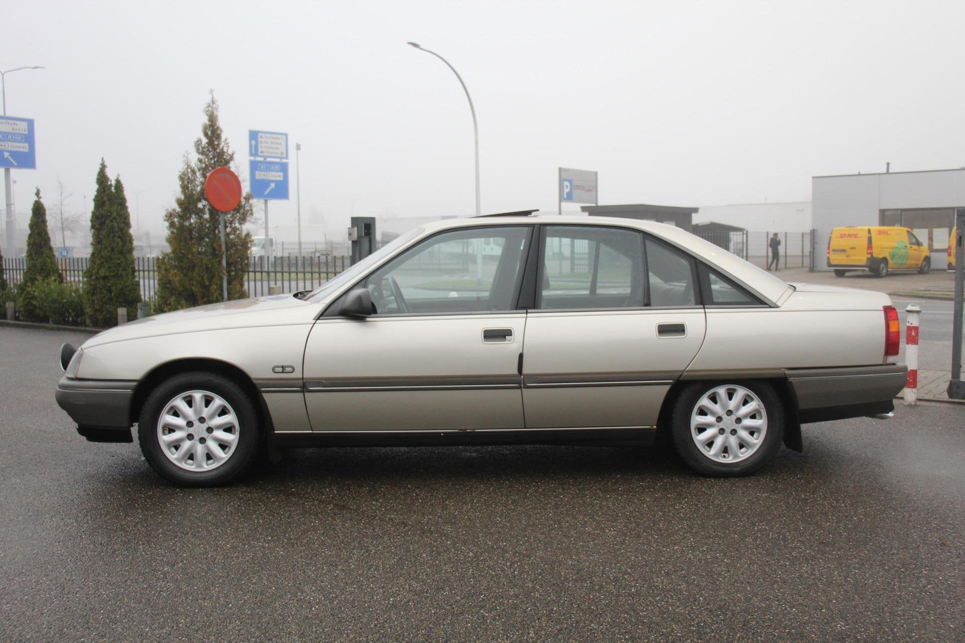 Opel Omega 2.0i CD Automaat, Schuifdak, Auto's, 1998 cc, Stof, 116 pk, Bedrijf