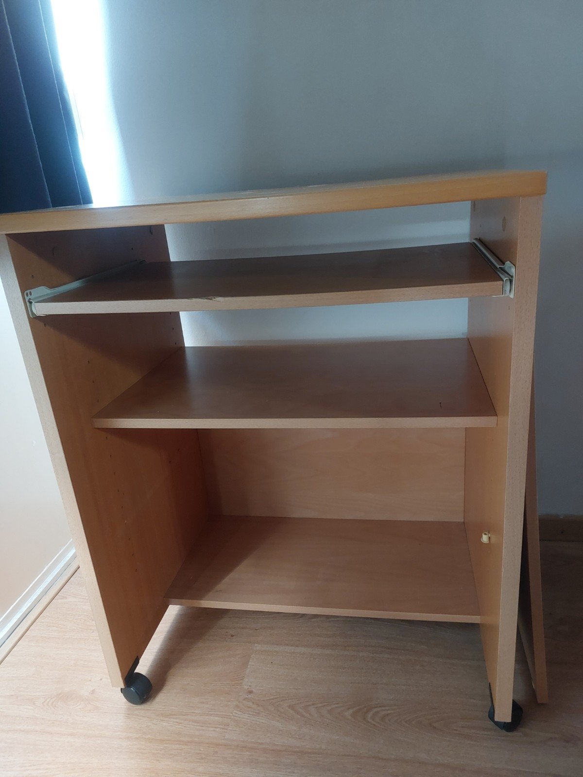 GRATIS Kast met wieltjes, Ophalen, Gebruikt, 70 tot 120 cm