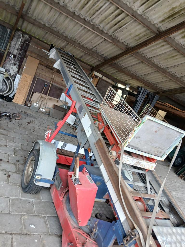 Pannenlift verhuis lift lift op aanhanger, Doe-het-zelf en Verbouw, Steigers, Ophalen, Gebruikt, Overige typen, 5 meter of hoger
