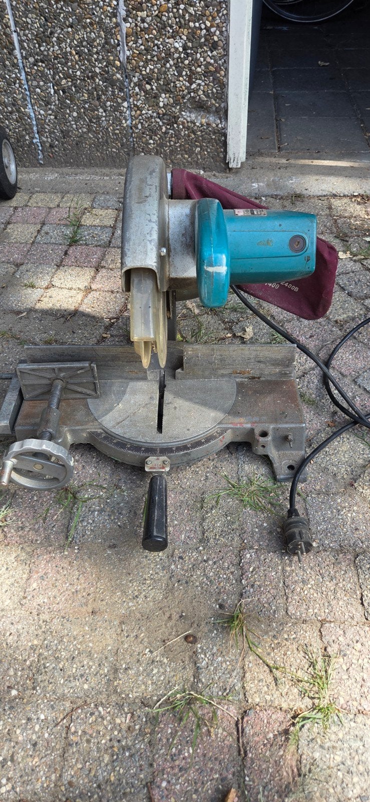 Makita 255mm Afkortzaag - Model 2400B, Ophalen, Gebruikt, Afkortzaag, Makita