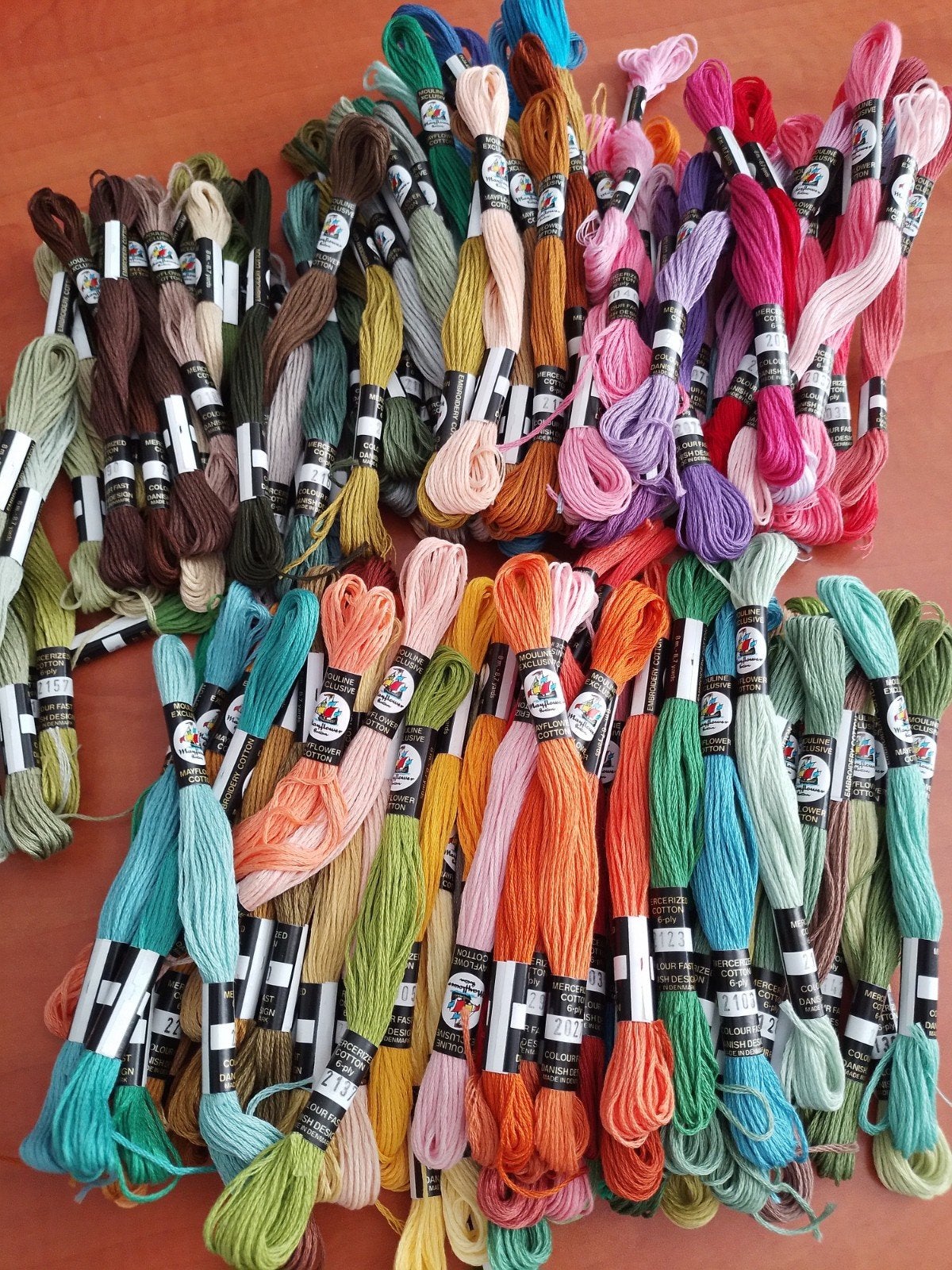 150 st Mayflower borduurgaren/borduurzijde is geen Dmc, Hobby en Vrije tijd, Ophalen of Verzenden, Nieuw, Borduurgaren of Zijde