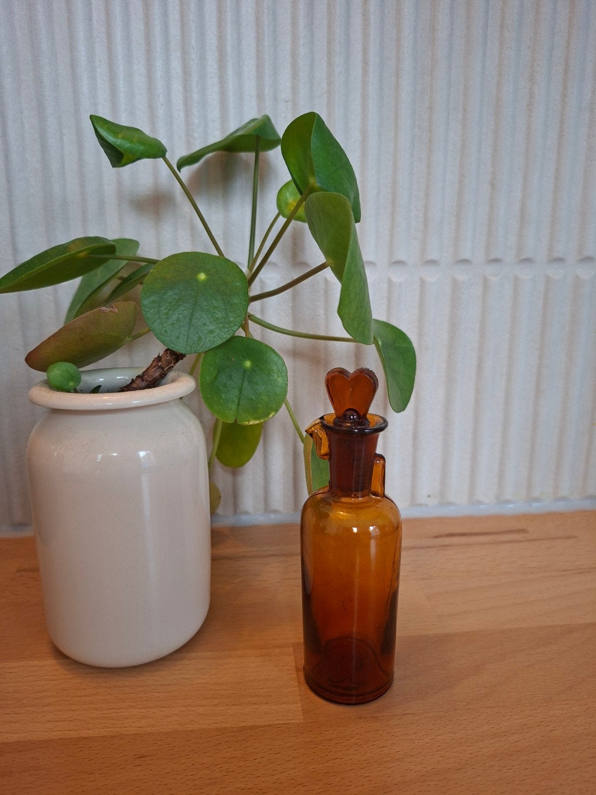 Vintage amberkleurige apothekersfles met hartvormige stop, Ophalen of Verzenden