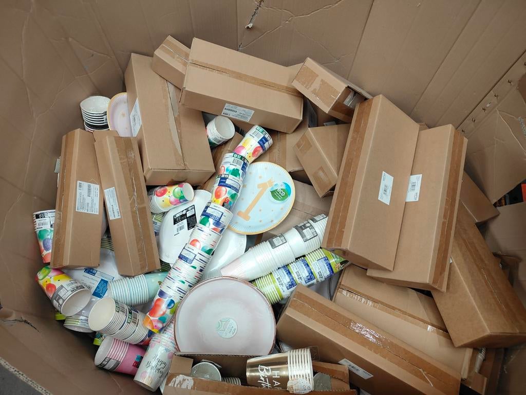 Pallet vol met wegwerp borden en bekers, Ophalen, ., ., .