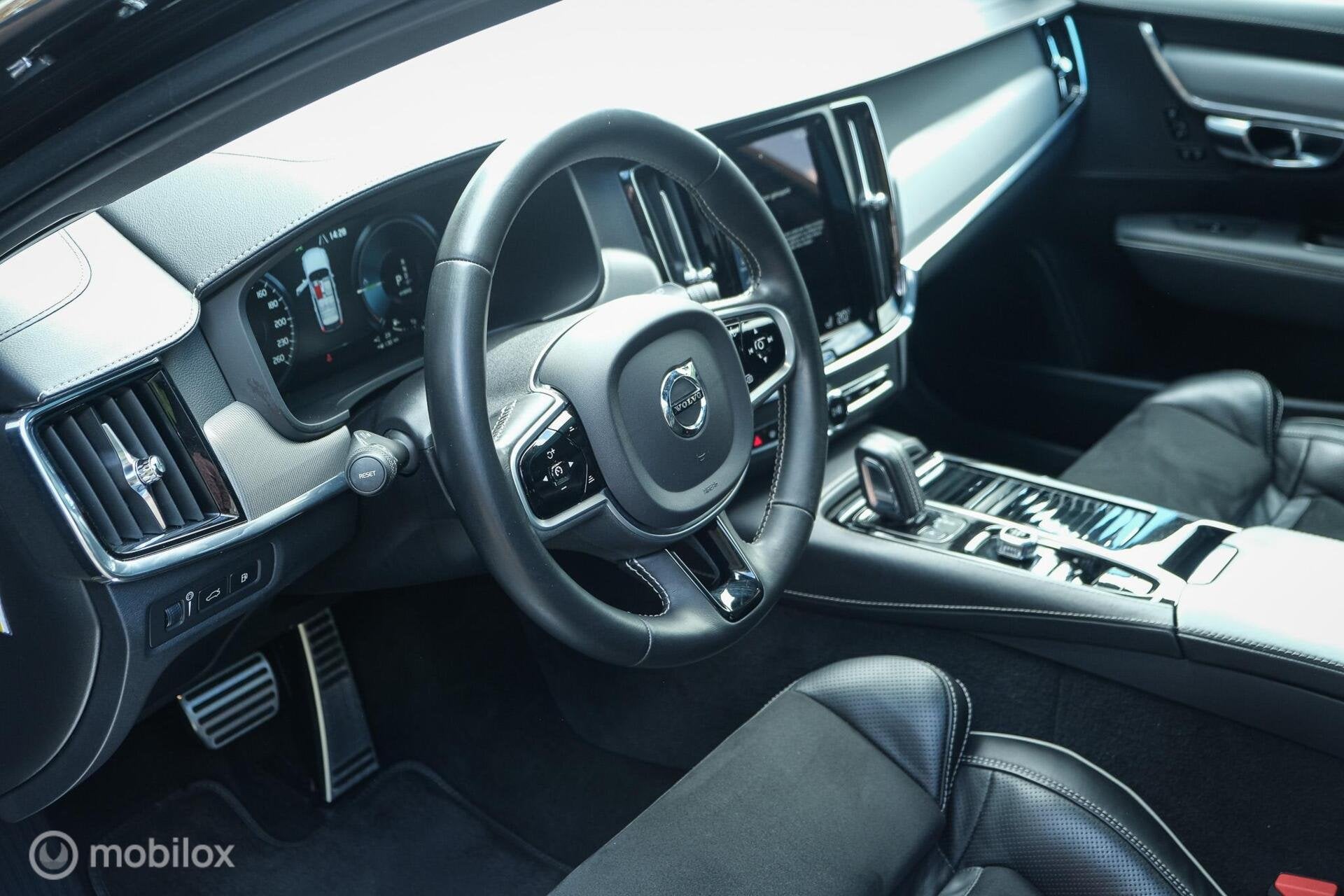 Foto 55 van Volvo V90 2.0 T8 AWD R-Design | Stoel en stuurwielverwarming