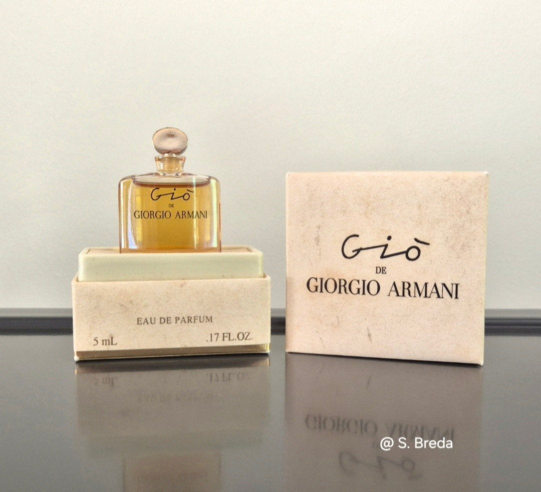 Giorgio Armani - Gio - volle miniatuur, Ophalen of Verzenden, Zo goed als nieuw, Miniatuur, Gevuld