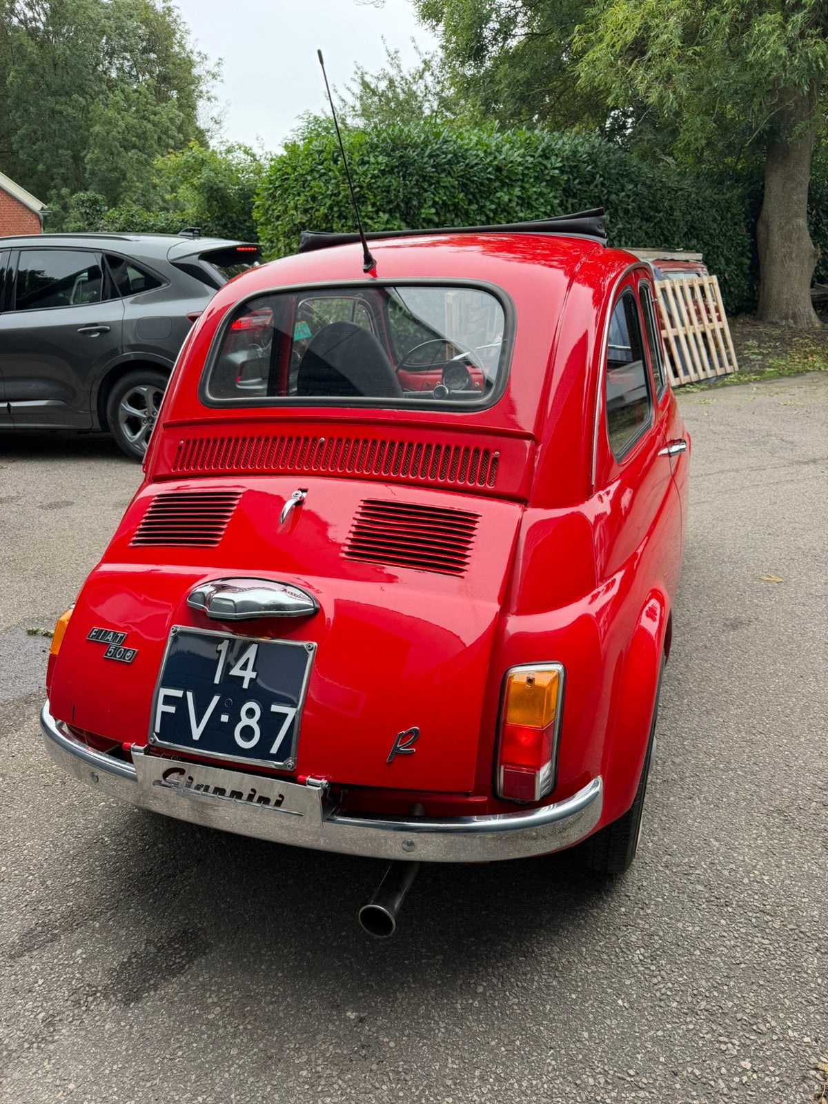 Fiat 500 R oldtimer – 600cc – Ferrari Rood – Whitewalls, foto 3