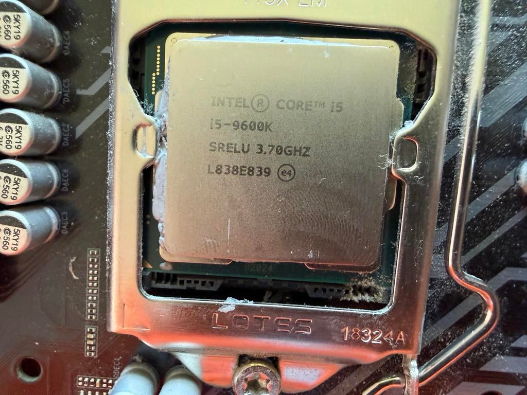 Intel i5-9600K CPU + Gigabyte Z370P D3 Moederbord, Computers en Software, Processors, Ophalen of Verzenden, Gebruikt, 6-core, 4 Ghz of meer