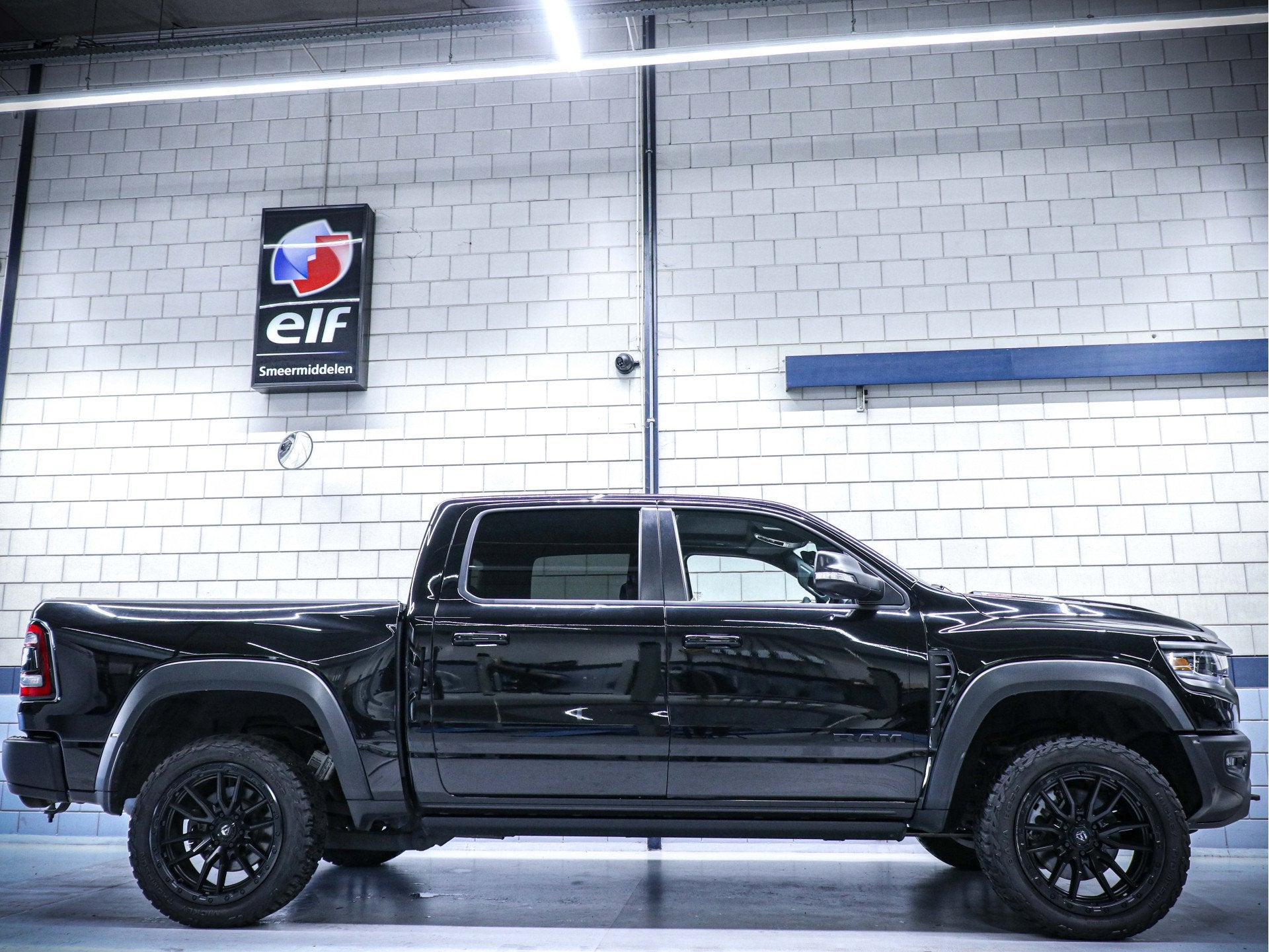 Dodge Ram 1500 TRX Supercharged | 6.2L 717PK V8 4x4 Crew Cab, Auto's, Dodge, Automaat, Gebruikt, 2778 kg, Zwart