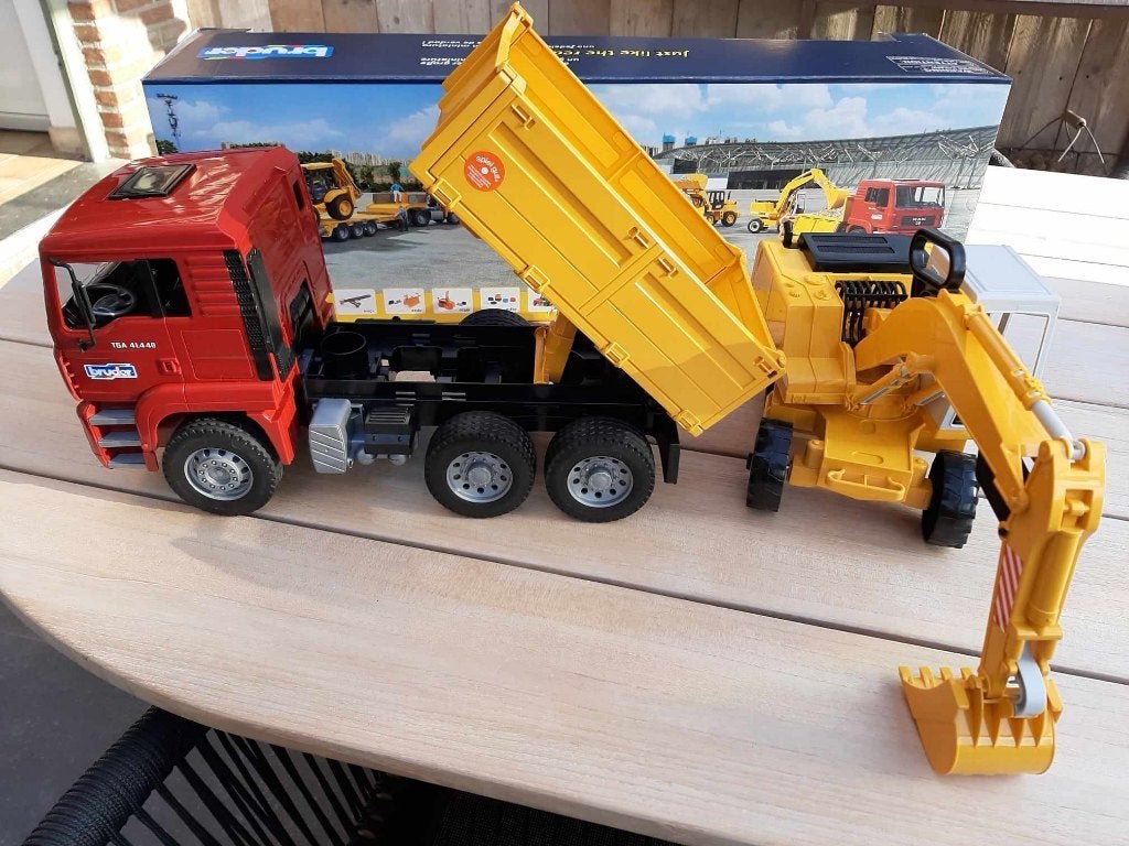 Bruder vrachtwagen met graafmachine, Ophalen, Nieuw