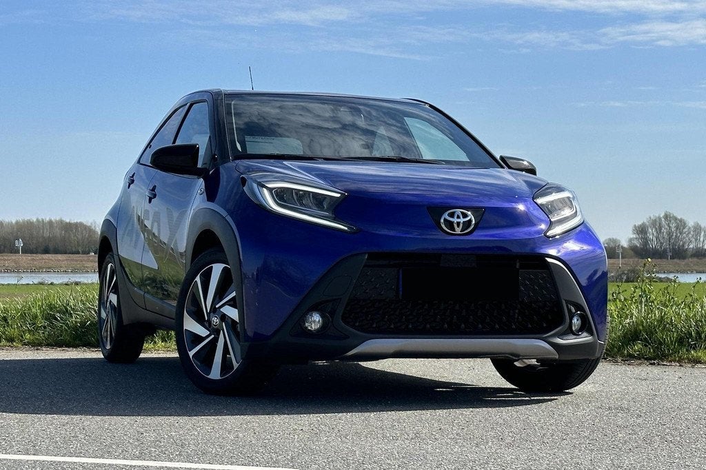 Toyota Aygo X 1.0 VVT-i MT Play €20.750,- RIJKLAAR! Nu €, Auto's, Toyota, Stof, Euro 6, 920 kg, 4 stoelen