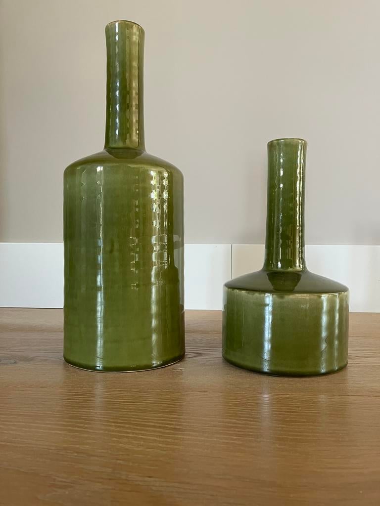 Twee groene vazen, Huis en Inrichting, Ophalen of Verzenden, Minder dan 50 cm, Groen, Glas
