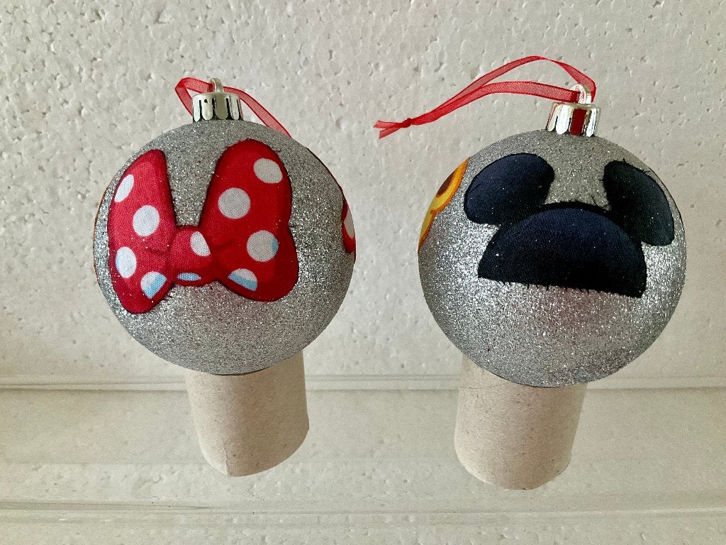 Disney Mickey en Minnie kerstballen (set), Ophalen of Verzenden, Mickey Mouse, Zo goed als nieuw, Beeldje of Figuurtje