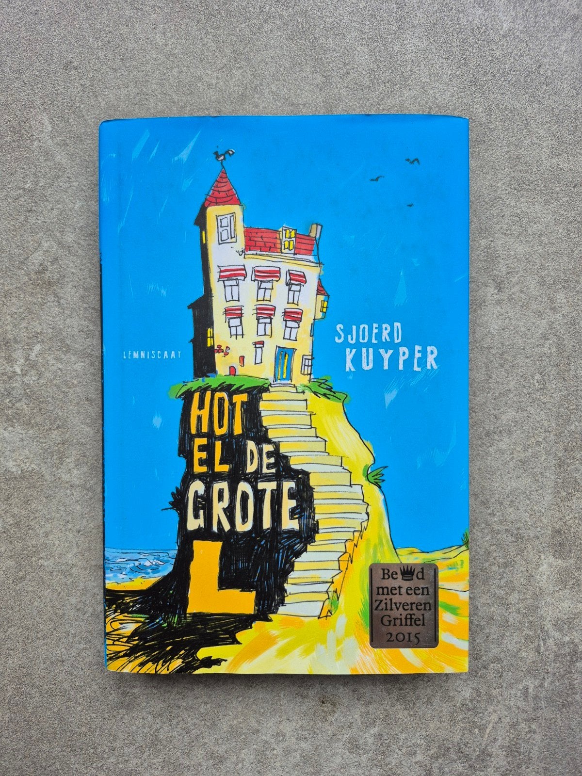 Hotel de Grote L - Sjoerd Kuyper (Zilveren Griffel 2015), Ophalen of Verzenden, Nieuw, Sjoerd Kuyper