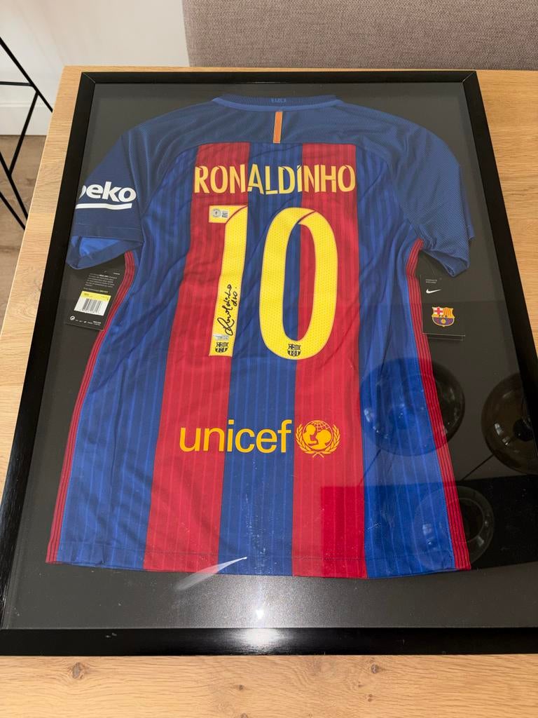 Gesigneerd Ronaldinho FC Barcelona shirt ingelijst, Ophalen of Verzenden, Zo goed als nieuw, Buitenlandse clubs, Shirt