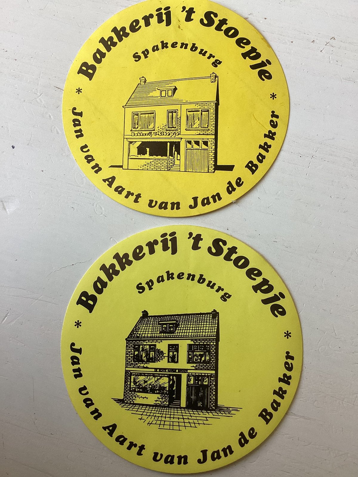 2 stickers Bakkerij ‘t Stoepje Spakenburg, Verzenden, Zo goed als nieuw