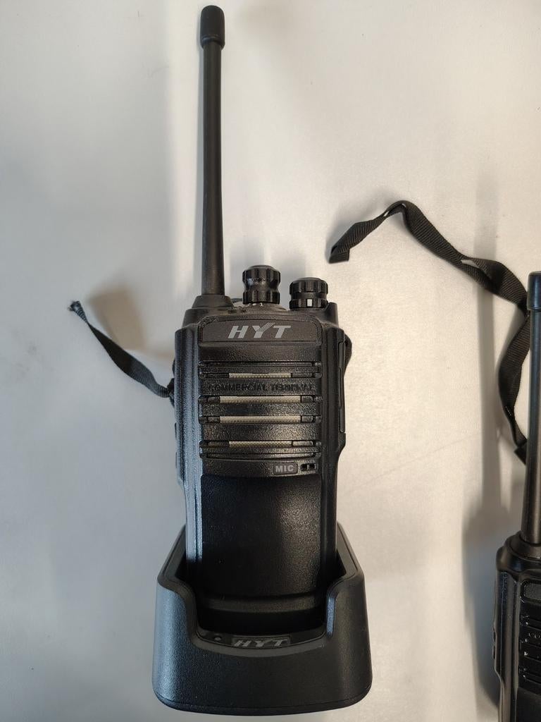 Hyt portofoon met oplader, vergelijkbaar met Kenwood, Ophalen of Verzenden, Gebruikt, 2 to 5 km, Portofoon of Walkie-talkie