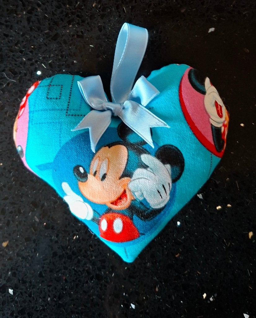 nieuw- Mickey Mouse hanger/ hartje ( aan de telefoon), Ophalen of Verzenden, Nieuw, Wanddecoratie