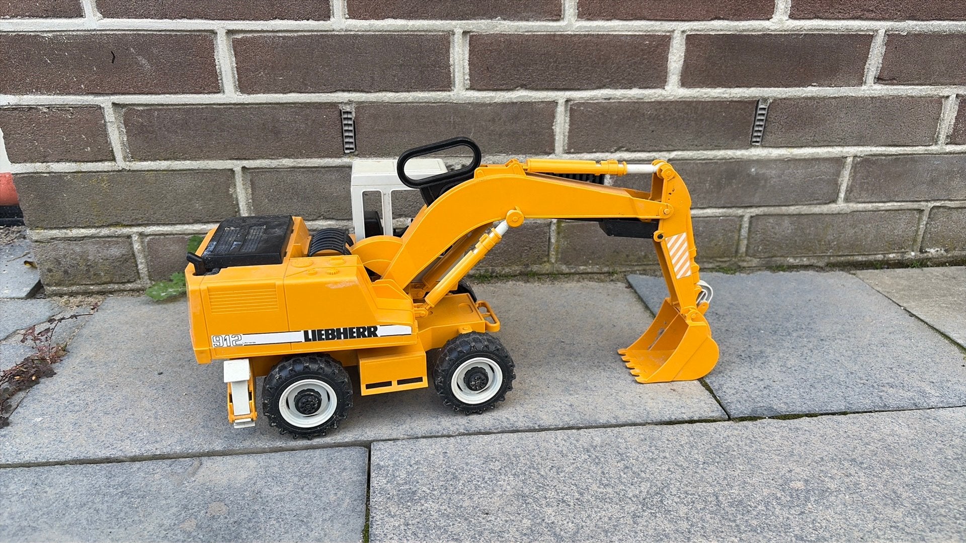 Bruder  Liebher graafmachine, Ophalen, Gebruikt