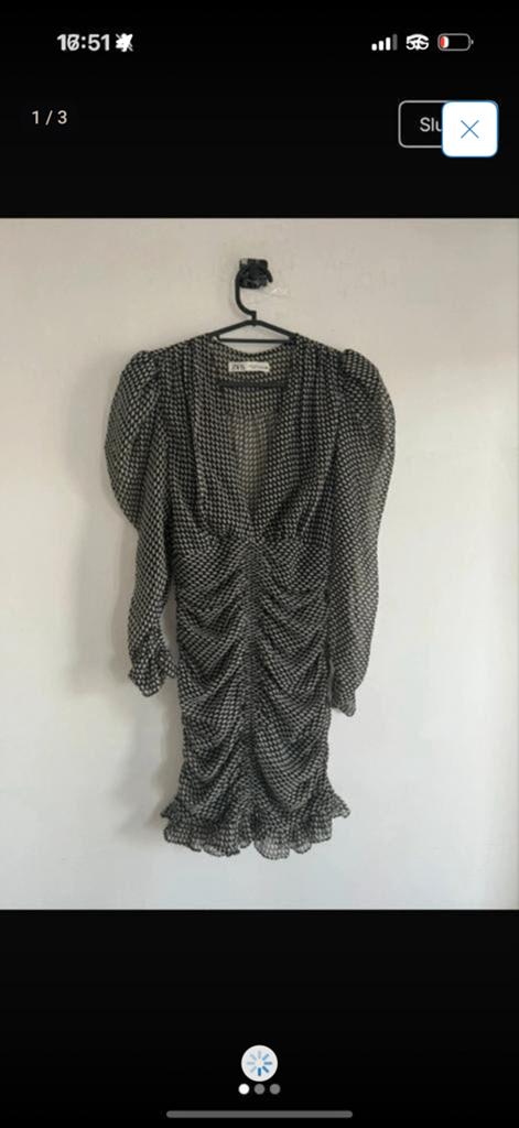 Zara mini jurk met pofmouwen en ruches, Zwart, Ophalen of Verzenden, Zo goed als nieuw, Maat 34 (XS) of kleiner