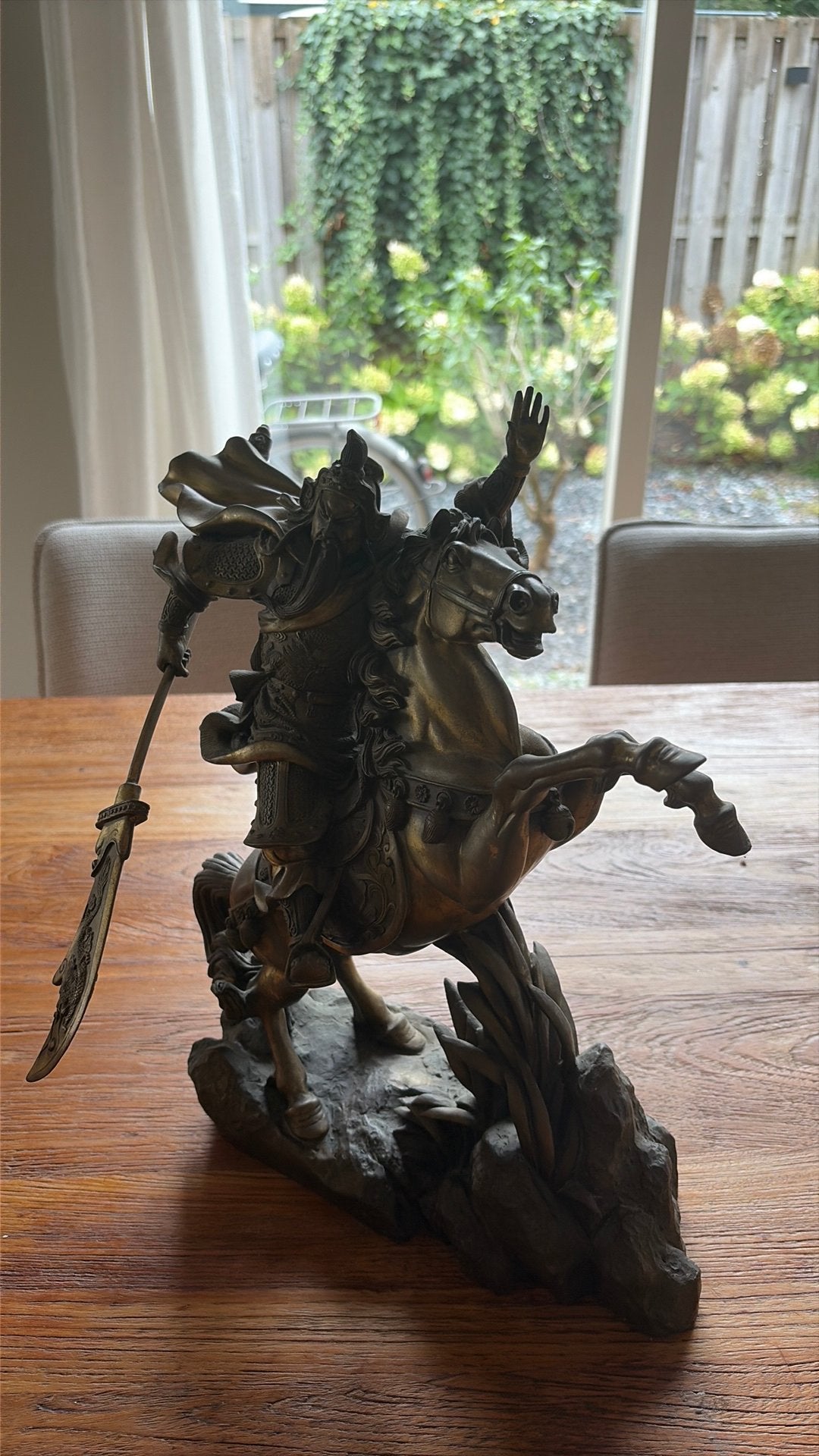 Bronzen beeld Guan Yu, Ophalen