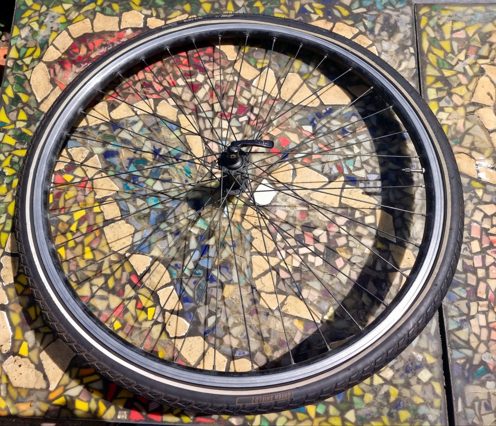 Koga 28 inch voorwiel met Shimano Deore LX naaf, Fietsen en Brommers, Fietsonderdelen, Zo goed als nieuw, Koga, Stadsfiets, Ophalen