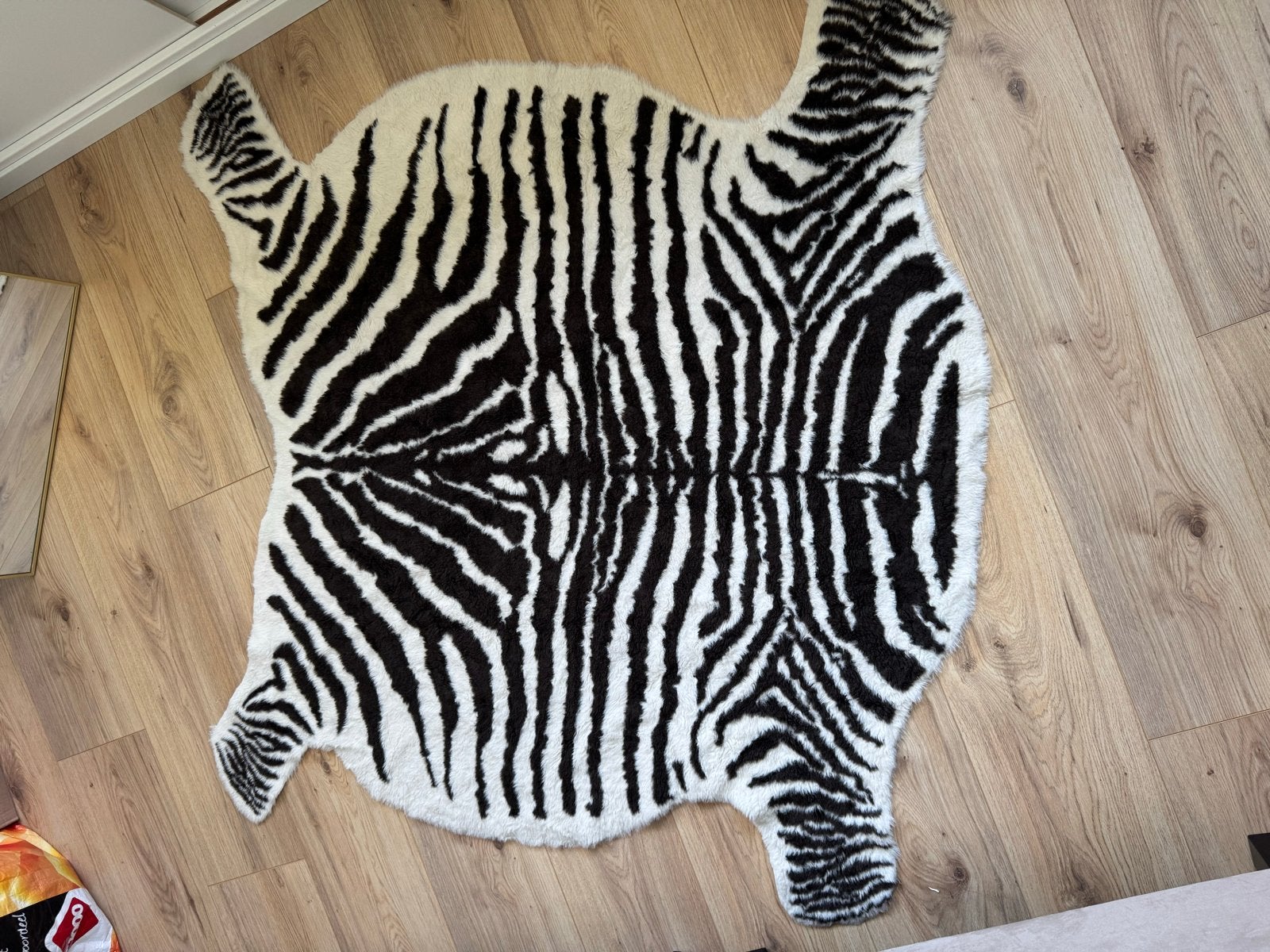 IKEA Vloerkleed, zebraprint, 133x195 cm, Ophalen, 100 tot 150 cm, Wit, Zo goed als nieuw