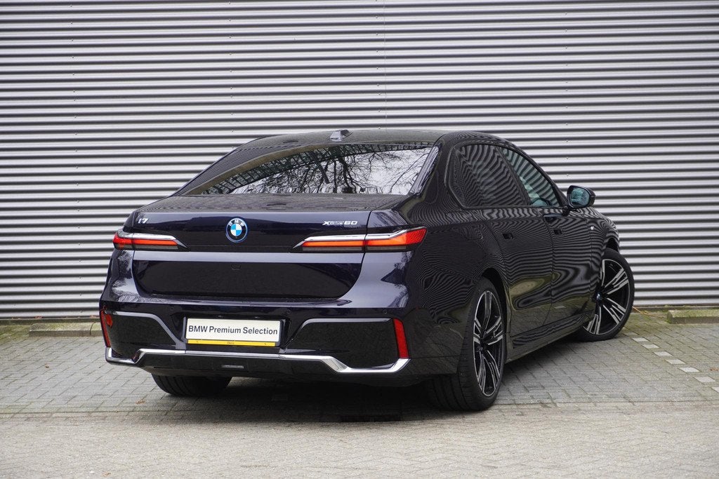 BMW i7 xDrive60 M Sportpakket | Glazen panoramadak Sky Loung, Auto's, BMW, Automaat, Stof, Gebruikt, Zwart